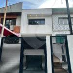 Sobrado com 3 andares, 350 m², 6 quartos, 2 suítes e 5 vagas para locação no Jardim Anália Franco!