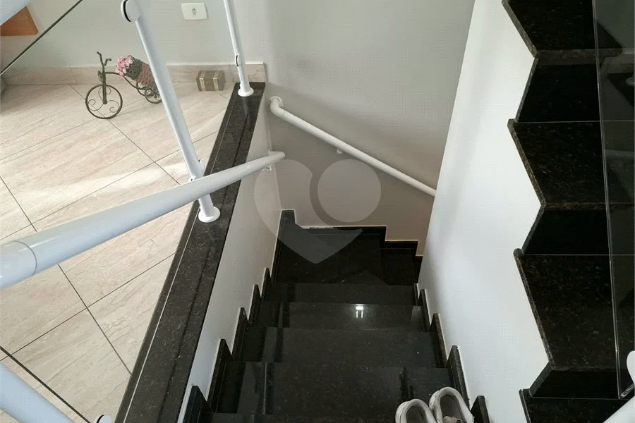 Casa à venda com 3 quartos, sendo 1 suíte, no condomínio Vila Arnoni, São Paulo - SP