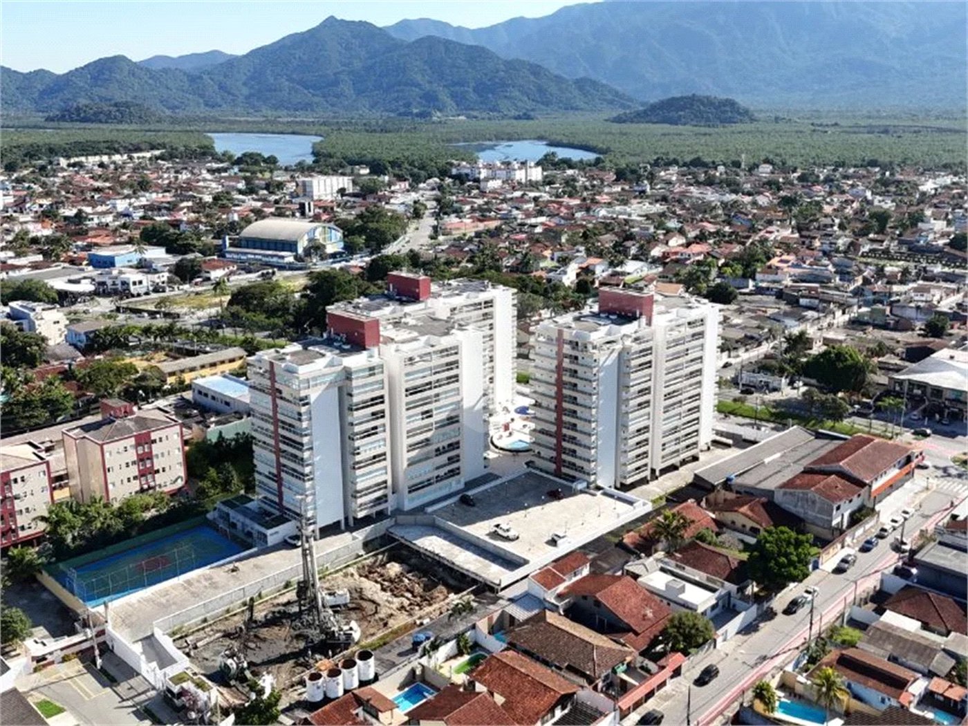 Apartamento para alugar com 2 quartos, sendo 1 suíte, no Centro, Bertioga, SP