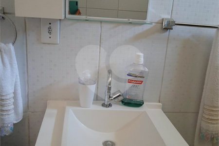 Casa com Salão Comercial no Aracy