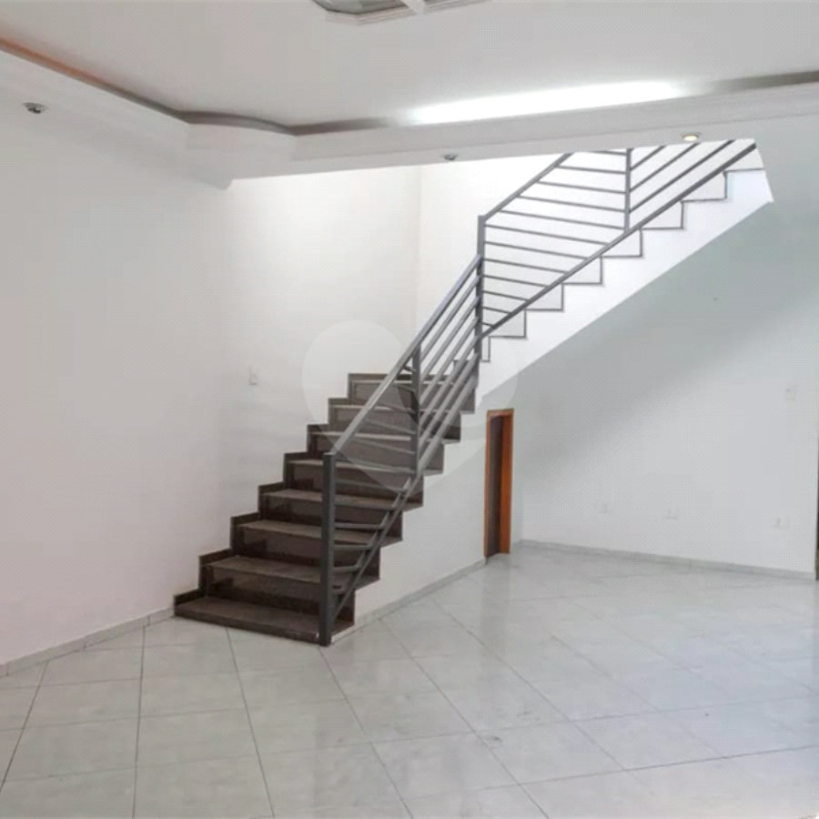 Casa á venda com 3 suite e 2 vagas de garagem
