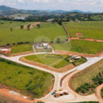 Terreno em Joanópolis com 1.000 metros, condomínio fechado com portaria e segurança, pronto para construir