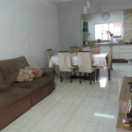 Casa Térrea com 2 dormitórios, sendo 1 suíte.