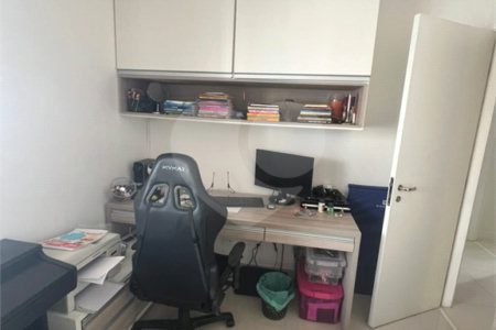 Apartamento. 78 m2, 3 dorm., uma suíte, lavabo, banheito, duas vagas, deposito no sub, varanda gormet.Aceita e estuda Permuta.