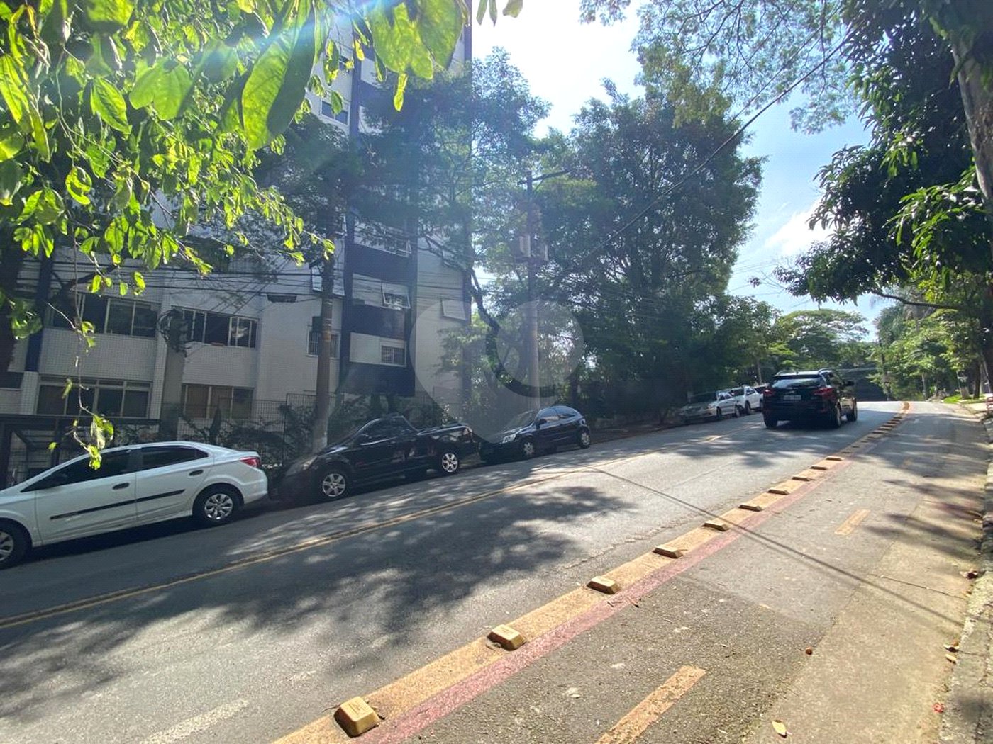 Apto 91 m - Metrô Sumaré, rua arborizada e tranquila. ótima planta, são 03 dorm 1 suite 1 vaga