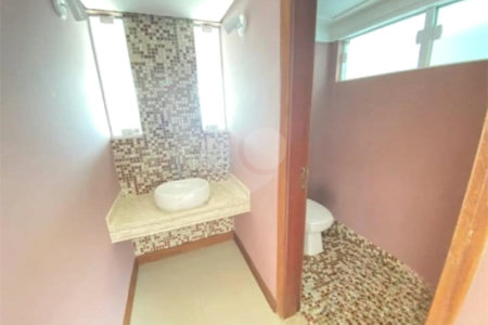 Casa à venda com 3 dormitórios, sendo 1 suite e ampla área de lazer no Jardim Brasil