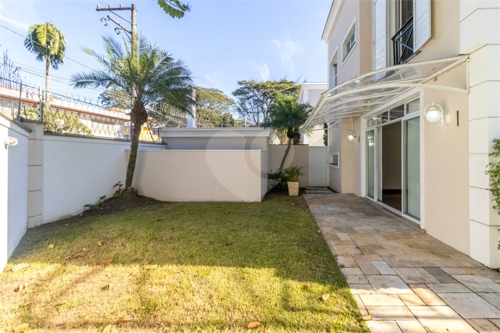 Casa à venda com 4 quartos, sendo 2 suítes, no condomínio Stephanie, São Paulo - SP