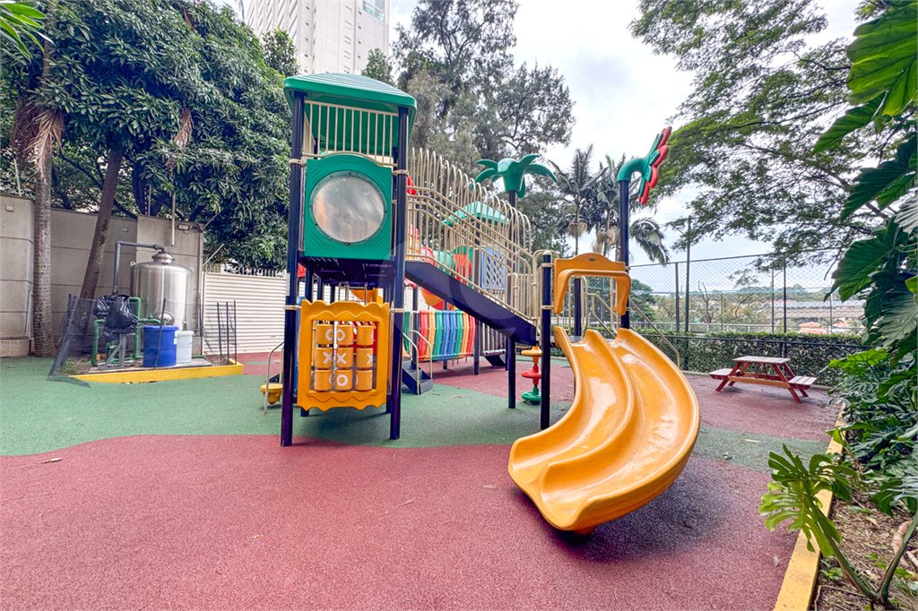 Apartamento de Alto Padrão no Campo Belo para venda com porteira fechada, com 4 dormitórios suítes e 4 vagas com lazer de club.