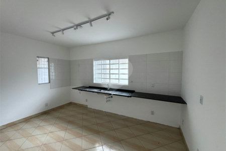 Casa á venda, com 03 Dormitórios, no Bairro Parque Primavera em São Carlos.