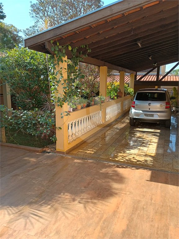 Sobrado com 3 quartos à venda com área gourmet completa e 5 vagas de garagem – Santa Marta - São Carlos/SP