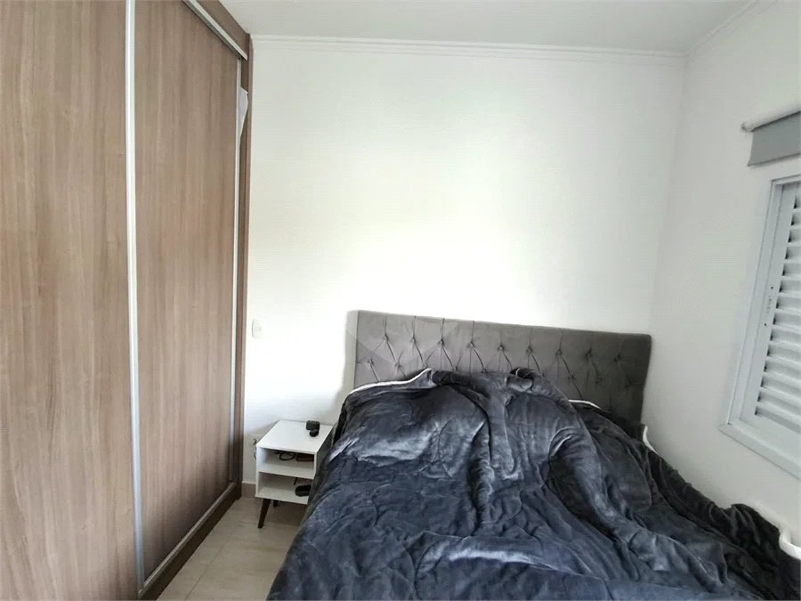 Casa à venda com 3 quartos, sendo 1 suíte, no condomínio Vila Arnoni, São Paulo - SP