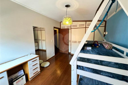Sobrado com 5 dorm. sendo 2 suites
