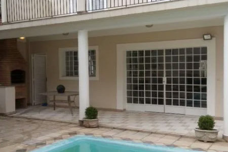 Casa à venda com 4 quartos, sendo 3 suítes, em Jardim Leonor, São Paulo, SP