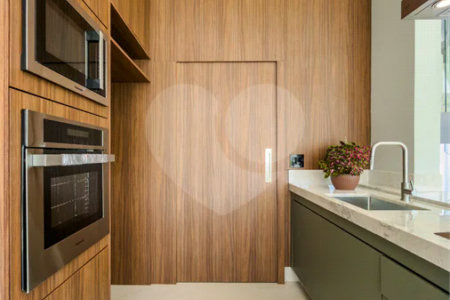 Indaiatuba - Condominio Villa Sapezal - 318 m² de Terreno - 230 m² de Área Construída - 3 suítes, sendo 1 Master com closet planejado - Sala de TV - Sala de estar integrada à Sala de jantar - Cozinha com móveis planejados - Despensa - Escritório planejado - Lavabo - Piscina com preparação para aquec