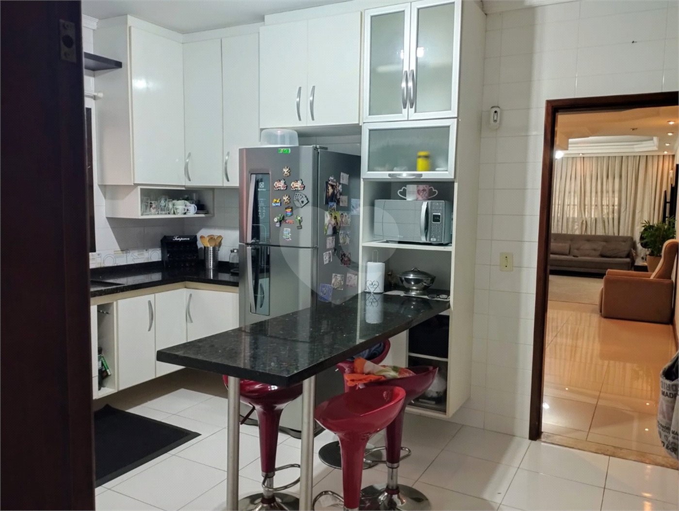 VENDE SE SOBRADO, 3 DORMITORIOS 1 SENDO SUITE, 3 BANHEIROS E 2 VAGAS GARAGEM, SÃO JOSÉ DOS CAMPOS