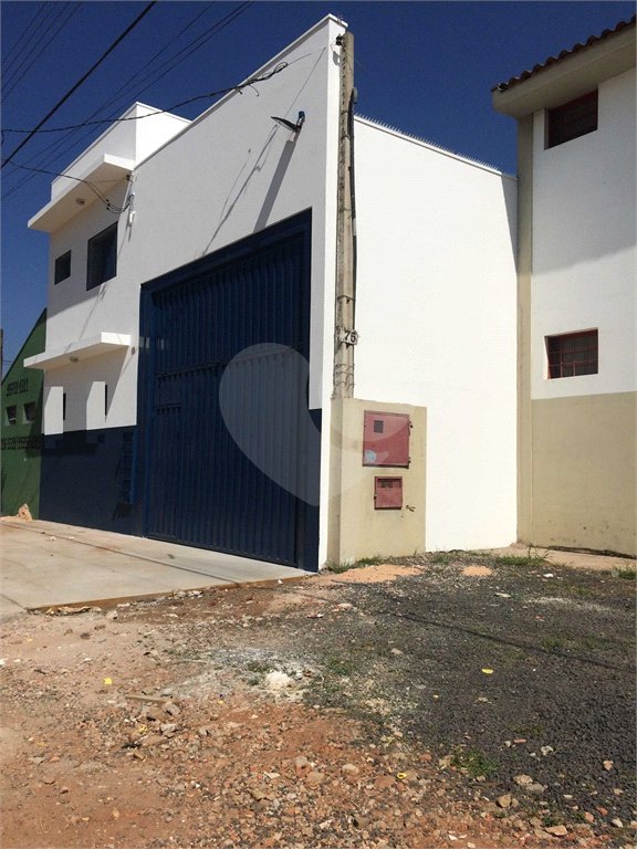 Galpão comercial no Jardim São Paulo.