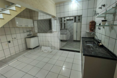 Casa ampla com 3 Quartos e 1 Suíte