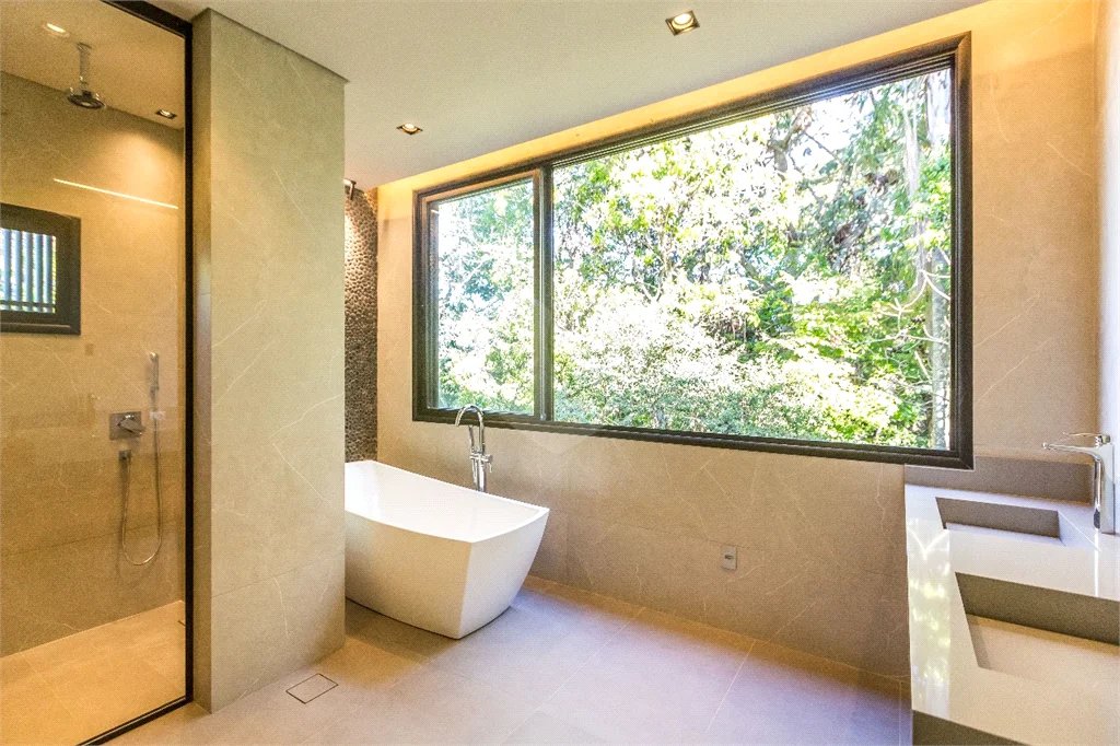Casa à venda com 4 suítes no condomínio Jardim das Palmeiras, Bragança Paulista - SP