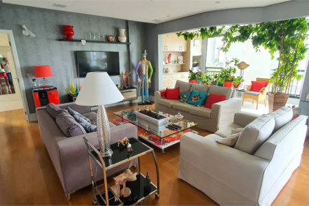 Apartamento luxuoso com 130m2, 3 suítes, 4 vagas.