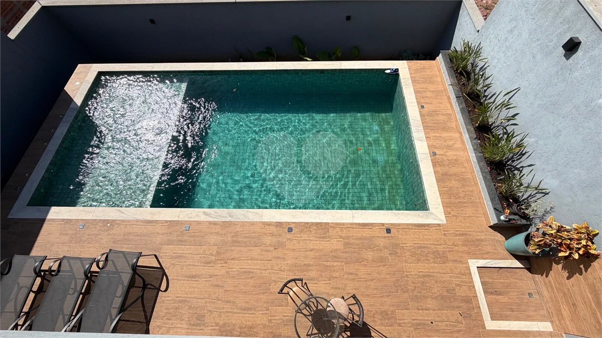Casa de alto padrão com 3 suítes no Condomínio Damha 2,