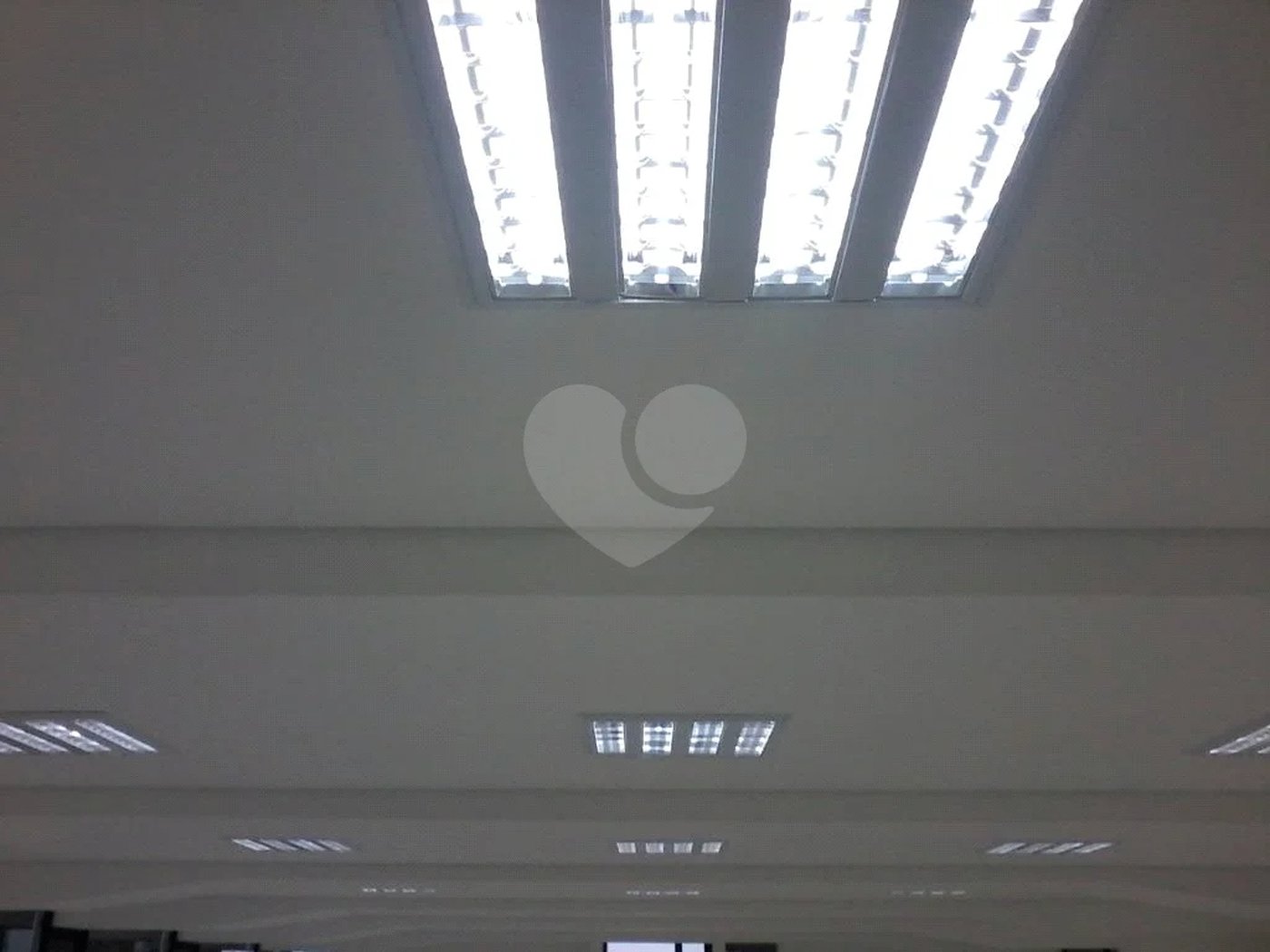 Sala comercial para locação e venda. 204m² AU