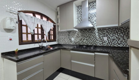 Sobrado à venda com 3 quartos, sendo 1 suíte, em Vila Moraes, São Paulo, SP