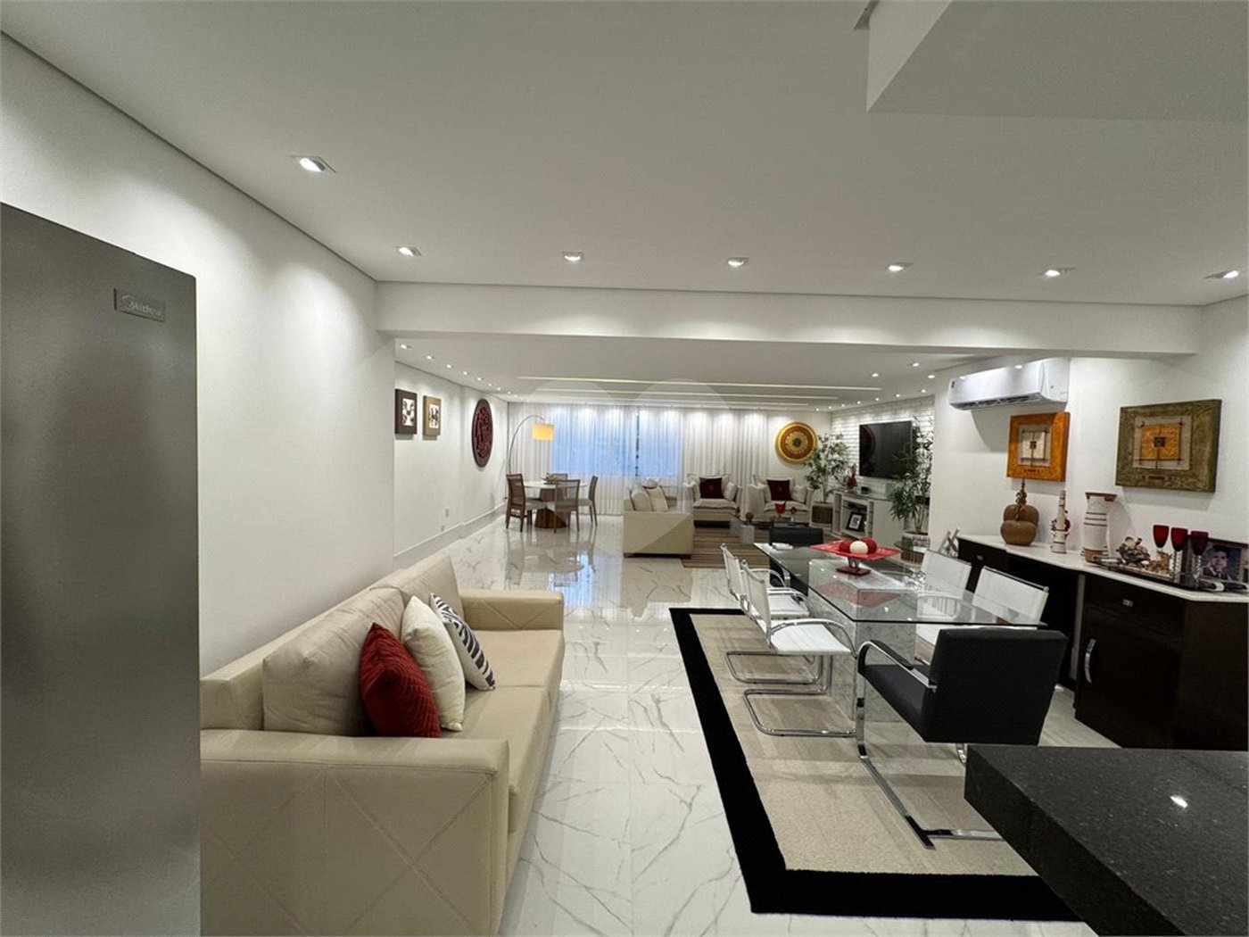 Apartamento à venda com 2 quartos e 3o reversível, no Baixo Jardins