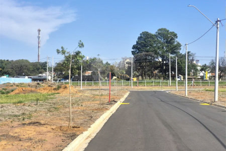 Terreno comercial á venda no condomínio Jardim Larine