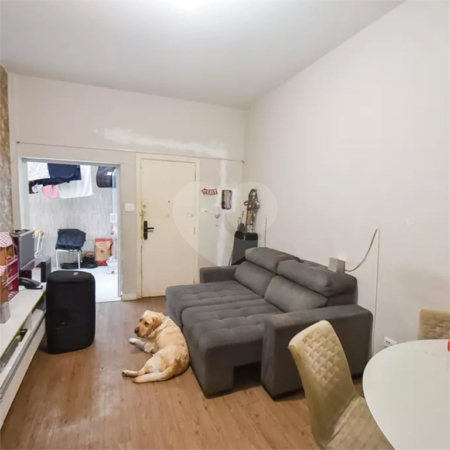 Apartamento á venda de 108m2 no Cond. Edifício Silvia a 350 metros da estação do metro Ana Rosa (linha azul e verde).