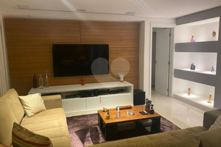 Condomínio clube, Apartamento na Mooca com 204 m² Com 3 suítes e 4 Vagas.