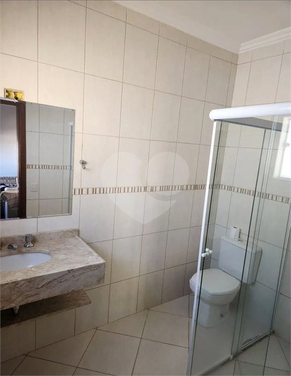 CASA EM CONDOMÍNIO FECHADO COM 220M² Área Construída e 1500m² de Area Total com 4 Suítes. Cond Village de Atibaia - Atibaia -Sp