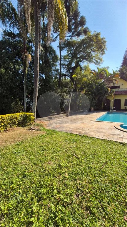 Casa com Piscina, Sauna e Edícula em Rua Arborizada no Tremembé