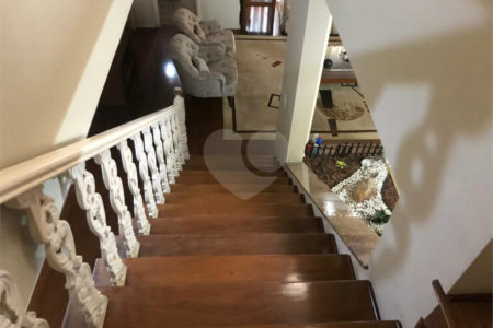 Sobrado com 363m² à venda no Alto da Moóca - 3 suítes e 6 vagas.