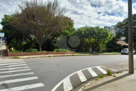 Galpão Comercial à Venda – Localização Estratégica na Avenida São Carlos