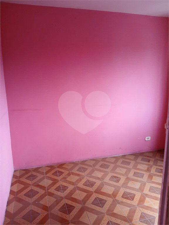 Viva com praticidade e conforto em um condomínio próximo ao comércio!