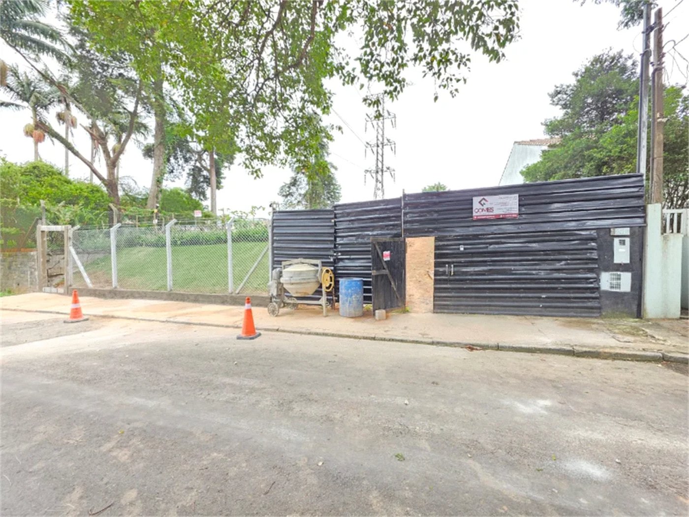 Oportunidade de Investimento: Terreno 1.000m² na Granja Viana próx. Kartódromo com Projeto Aprovado para construção de 5 Casas - Villagio.