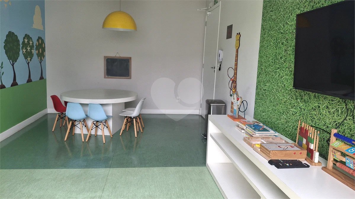 Apartamento com 2 vagas no Campo Belo