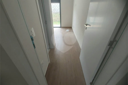 Casa exclusiva em Atibaia de alto padrão com 3 suítes, piscina, espaço gourmet, condomínio fechado, aceita financiamento