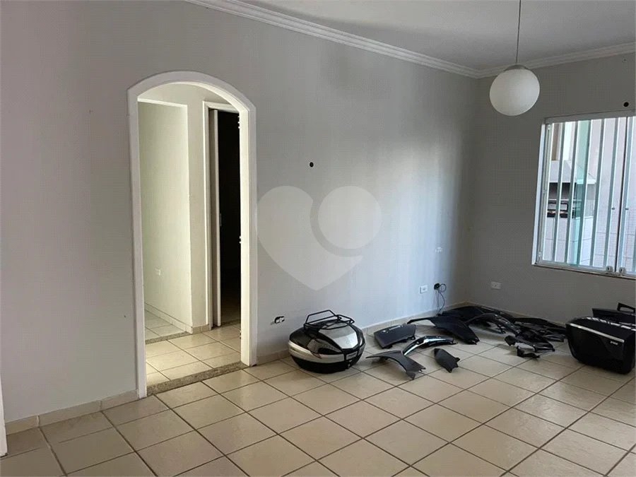 Sobrado com 4 dormitórios, 2 suítes, closet, varandas, escritório, jardim de inverno, espaço gourmet com churrasqueira e fogão a lenha e 3 vagas.
