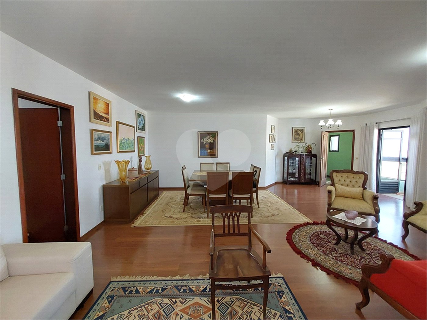 Apartamento com 3 suítes no centro de São Carlos