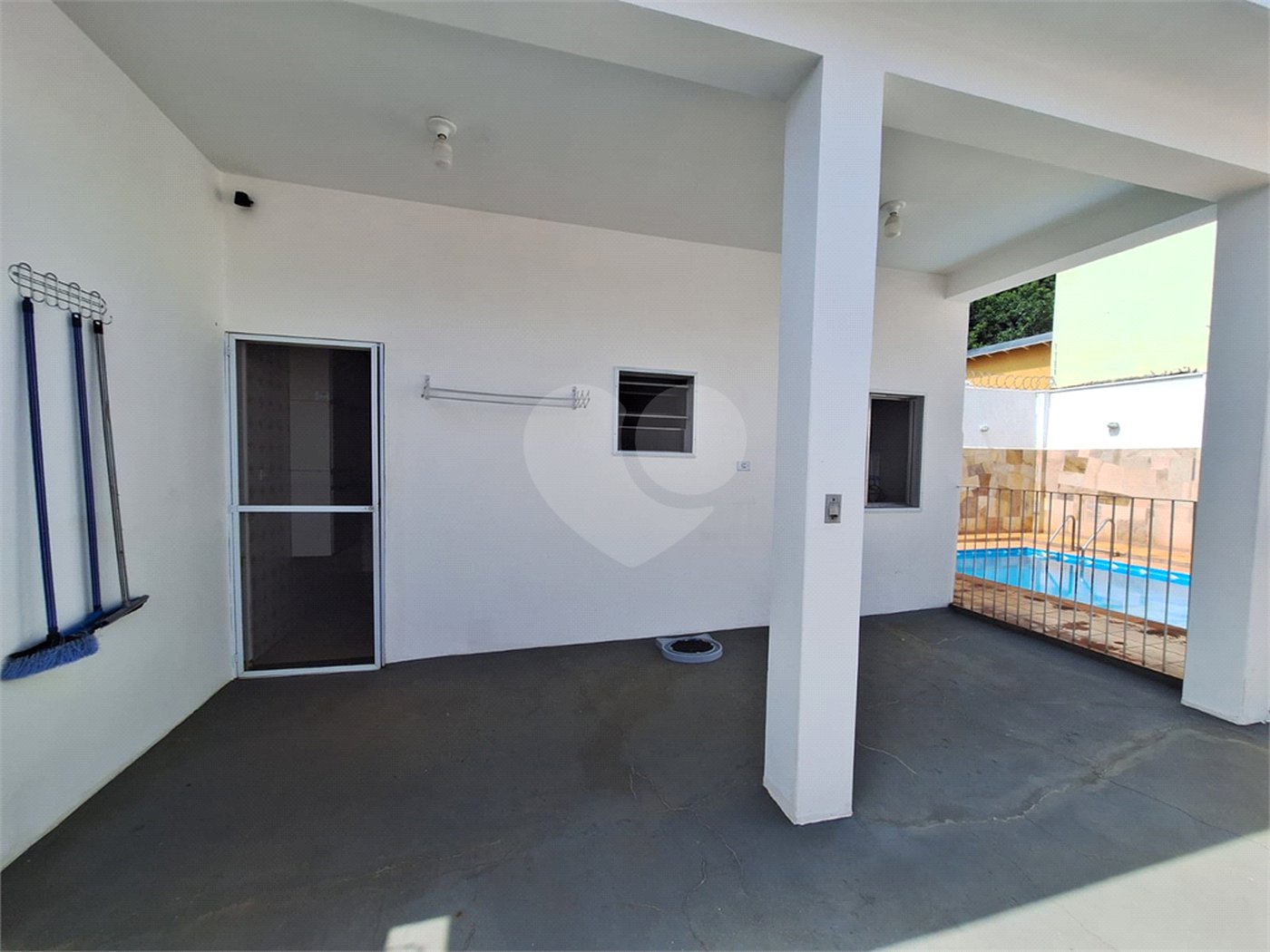 Casa à venda com 2 dormitórios á venda.