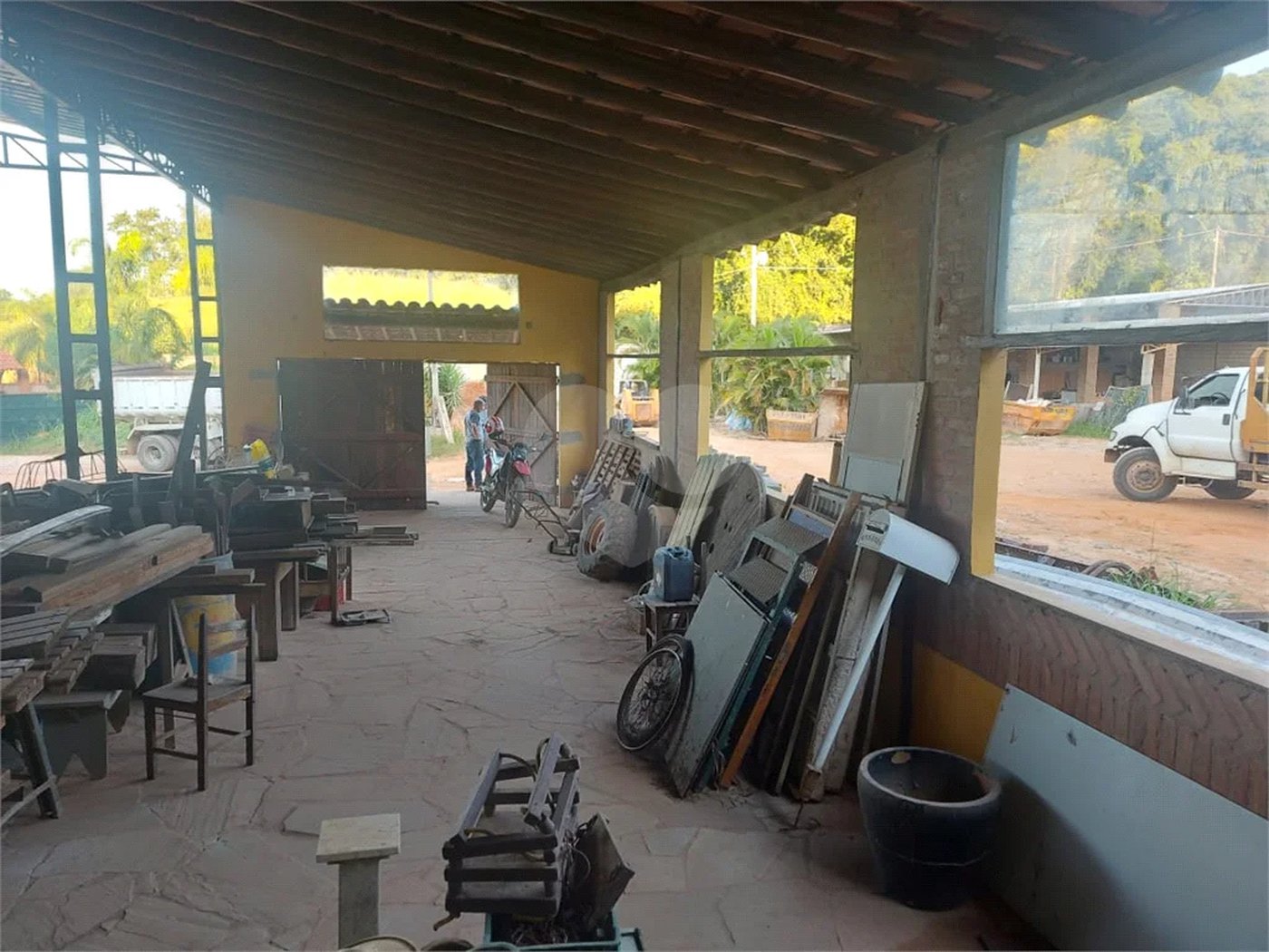 Locação de barracões para Armazenamento" área total de 6000mts - Bairro Abadia - Louveira SP