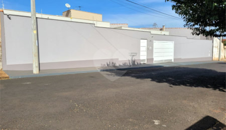 Casa à venda com 3 quartos, sendo 1 suíte,  em Vila Suconasa, Araraquara, SP