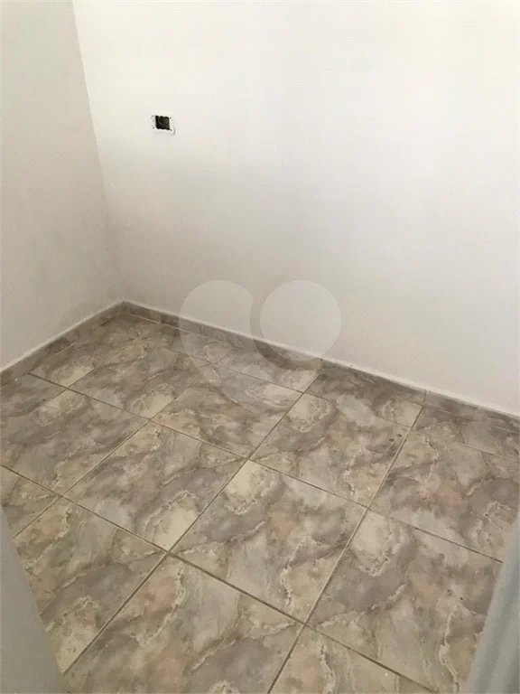 Espaço e Segurança no Bom Retiro: Apartamento de 100 m² com Infraestrutura Completa