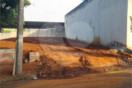 Terreno para venda na Vila Carmem.