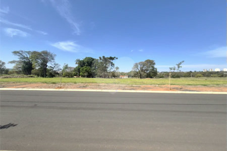Terreno comercial á venda no condomínio Jardim Larine
