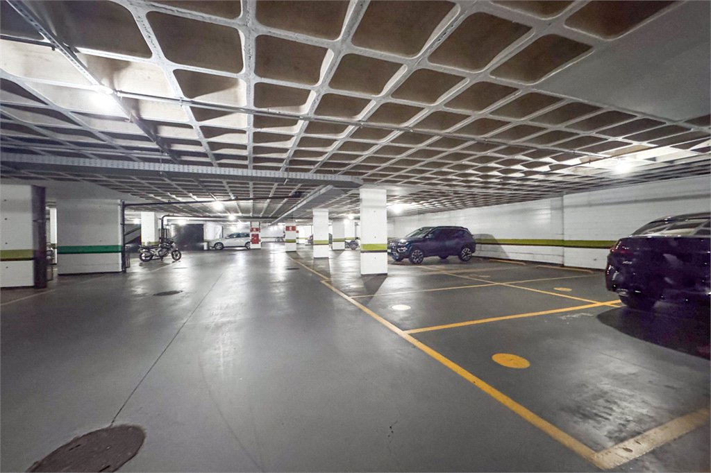 Apartamento de Alto Padrão no Campo Belo para venda com porteira fechada, com 4 dormitórios suítes e 4 vagas com lazer de club.