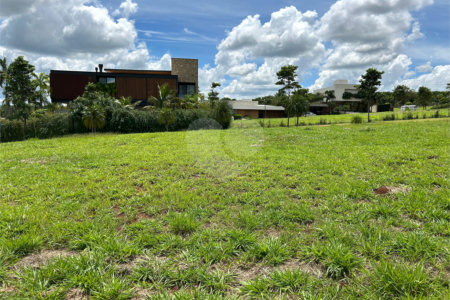 Terreno no condomínio Damha Golf em frente área de lazer com 1.404,40 m²
