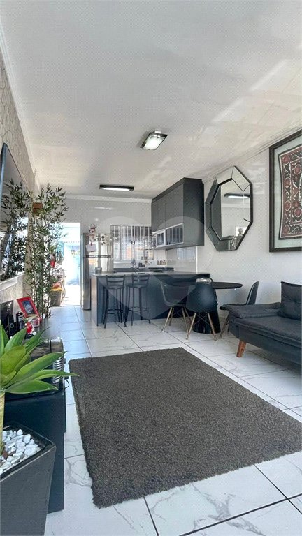 Casa Térrea à Venda com 3 dormitórios em Atibaia/SP