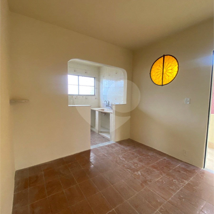 Casa da frente (parte superior): Possui 2 quartos, sala, cozinha, banheiro interno, banheiro externo, corredor e uma ampla área gourmet. | Casa da frente (parte superior): 2 quartos, sala, cozinha, banheiro interno, banheiro externo, corredor e ampla área gourmet. | Casa da frente (parte inferior):
